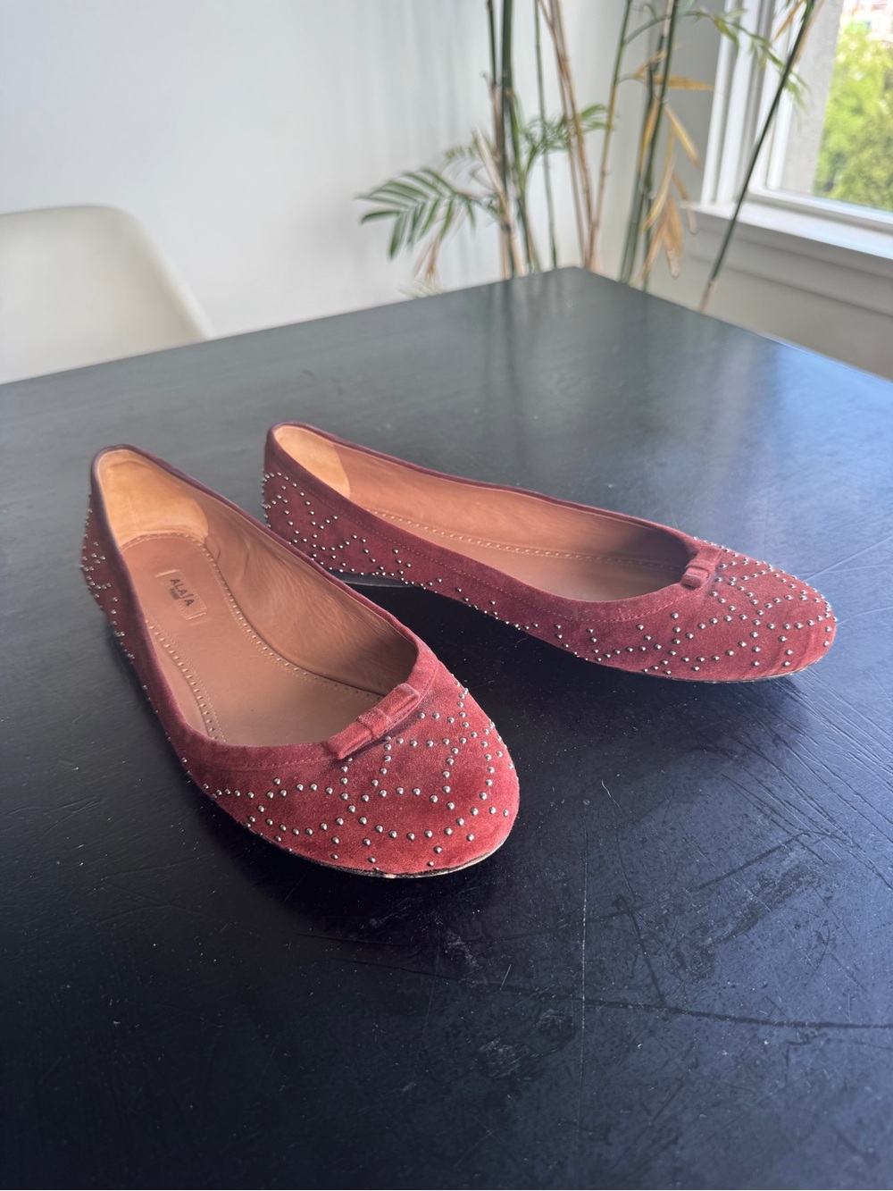 Alaia Burgundy Suede Studded Bow Ballet Flats - Picture 2 of 4